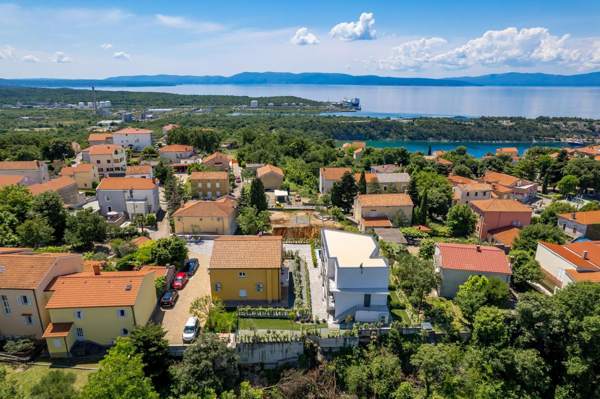 Appartments Adriatic Омишаль Экстерьер фото