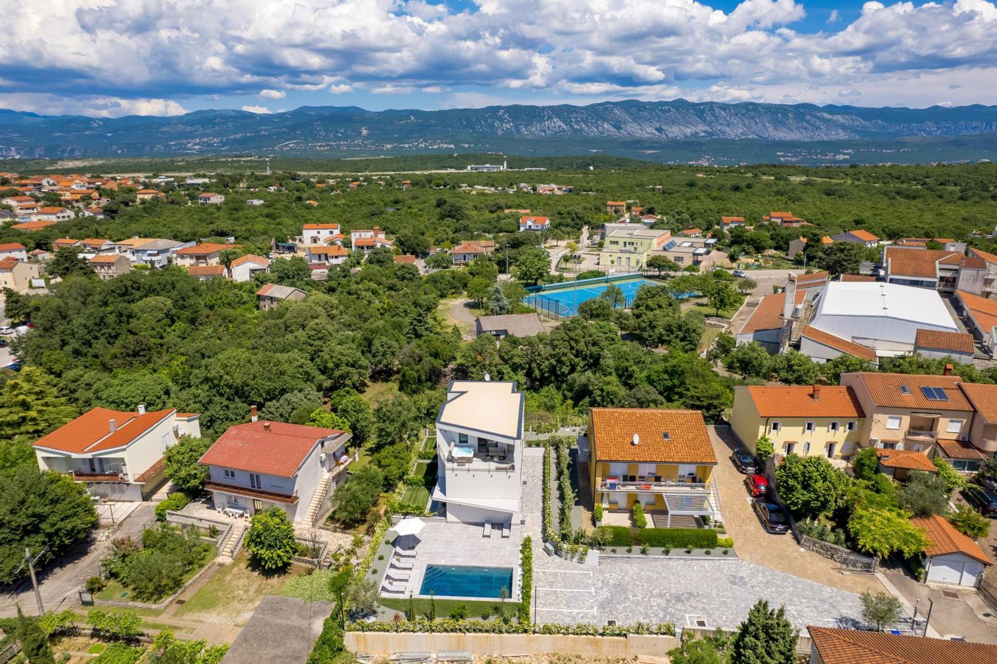 Appartments Adriatic Омишаль Экстерьер фото